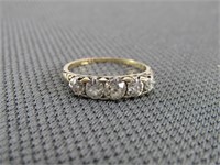 18K FIVE DIAMOND RING SIZE 7.5