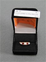 9K GOLD GARNET & OPAL RING SIZE 7