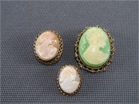 TRAY: 3 SIGNED & OTHER CAMEO BROOCHES