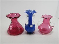 TRAY: 3 CRANBERRY AND BLUE GLASS VASES