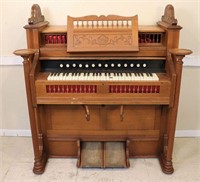 Estey Organ Co. Pump Organ in Oak