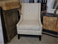 UPHOLSTERED CHAIR