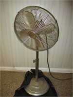 18" Adjustable Fan