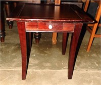 End Table w/Drawer 19 3/4" x 19 3/4" x 20"