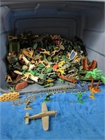 Every kids army figures, dream! 2"-4" Includes