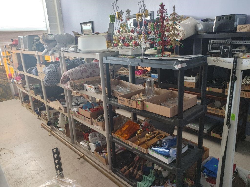 Weds 6/23 consignement sale, christmas in june,estate items