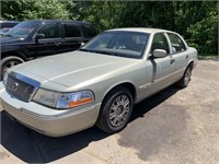2005 MERCURY GRAND MARQUIS WITH 112,552 MILES