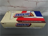24 ct of Snickers Almond