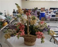 Large basket w/flowers