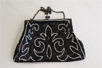 Beaded vintage clutch purse 5.5 w x 3 3/4"