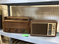 Vintage RCA Victor tube Radio+Relistic radio