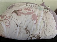 Twin comforter with sheets and pillowcases