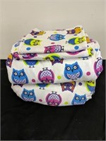 Queen owl sheet set w/ 2 pillow cases