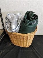 Basket with 2 car blankets