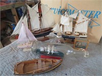 Model boats and boats in bottles