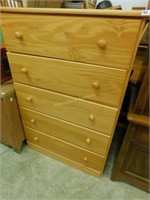 pine chest of drawers (5 dwrs)