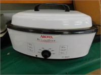 AROMA ART-618 18qt elect oven roaster (like new)