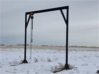 2 TON CHAIN HOIST ON STEEL STAND