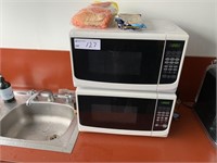 2 Microwave Ovens, 2 Kettles & Kitchen Sundries