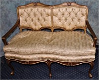 BEAUTIFUL FRENCH PROVENCIAL VINTAGE SETTEE