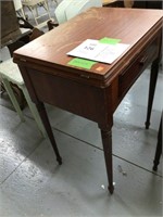 Sewing cabinet with machine
