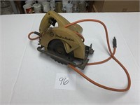 BLACK & DECKER SAW