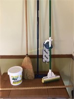 Broom, mops, 4 packets of Tomcat