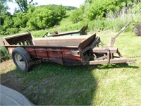 New Idea flail manure spreader w/ 50" x 150" box