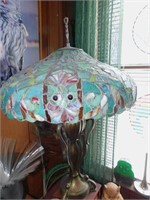 STAINED GLASS LAMP W/ BEADED ACCENT UNUSUAL BASE