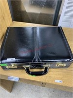 BLACK LEATHER BRIEFCASE