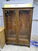 ANTIQUE TIGER OAK GLASS FRONT CABINET NO SHLEVES