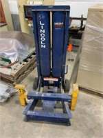 Lincoln Industrial Air Jack- Portable, 7 Ton Cap.