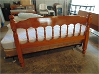 Full/Queen Size Metal Bed Frame w/