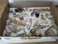 Miscellaneous sparkly jewelry