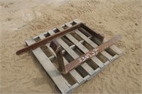 (2) Pallet Forks, 4" x46", 16" Mast Height