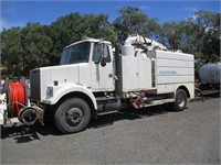 1987 White Truck w/ Aquatech B-10 Vacuum