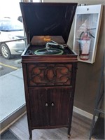 Working Antique Brunswick Phonograph