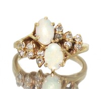 14kt Gold Vintage Natural Opal & Diamond Ring