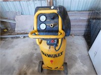 DEWALT AIR COMPRESSOR UPRIGHT