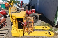 Automatic 4000lb Fork Lift & Charger