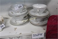 ETERNAL HARVEST CUPS AND SAUCERS