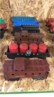 6 pc Lionel train lot. 6037 caboose, 6112 car