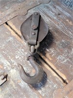 Old Iron Pully With Swivel Hook