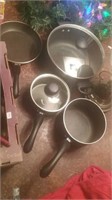 Set of 4 black nonstick cookware and 2 glass lids