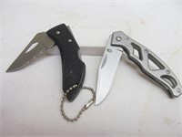 2 small knives
