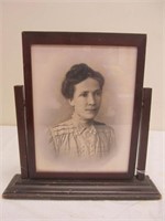 Old standing photo frame w. photo
