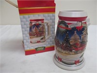 2001 Budweiser Stein, Holiday at the Capitol