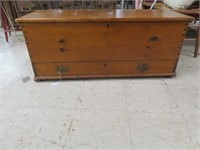 ANTIQUE 1900'S HAND MADE TRUNK WITH DOVETAIL