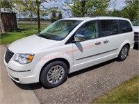 2008 Chrysler Town & Country Limited Minivan