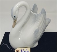 9" Swan porcelain made in Spain